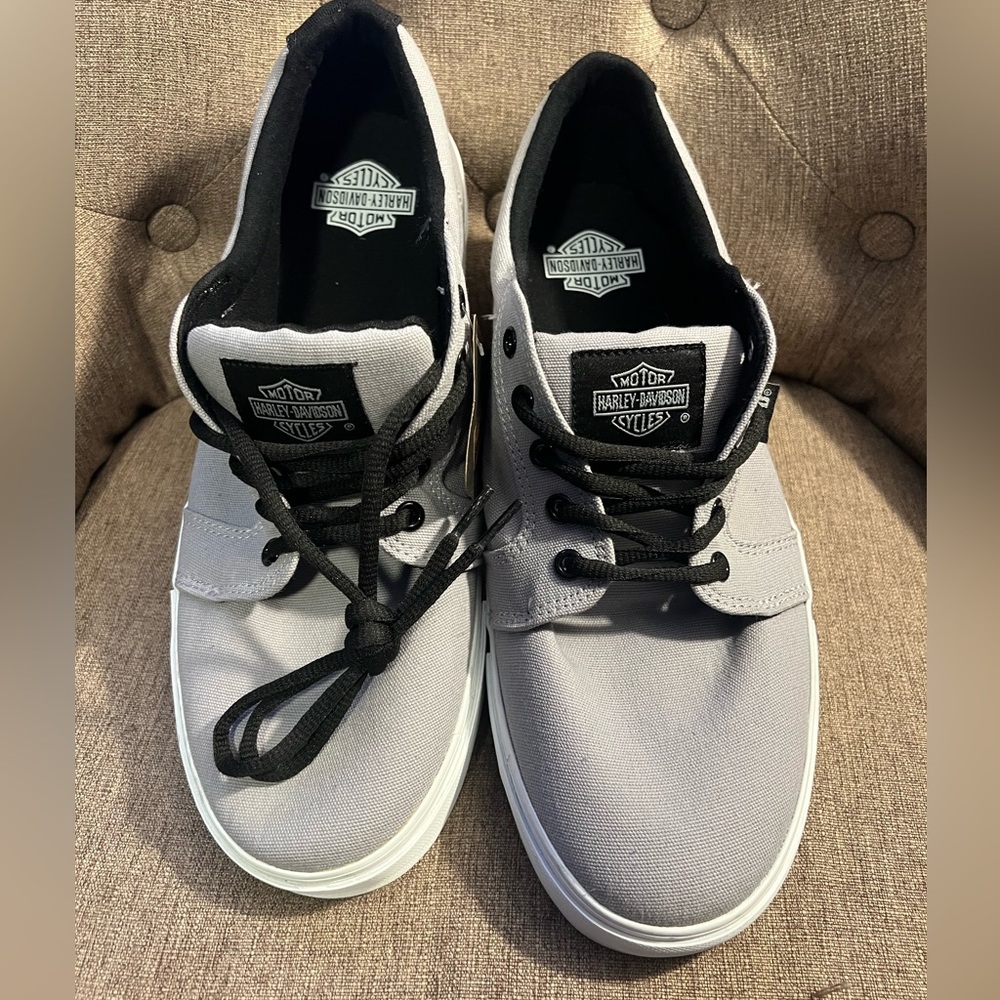Harley Davidson men’s shoe size 11. Brand new with tags. Comfy shoe.